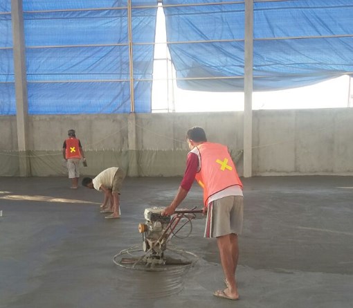 Perbandingan floor hardener dan epoxy lantai industri PT. Mitra Kontraktor Bangunan
