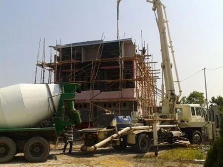 Pompa beton standar boom untuk volume cor menengah