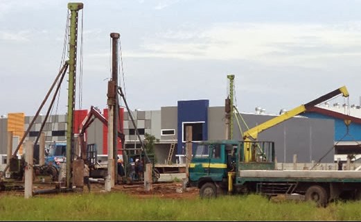 Drop hammer saat memancang tiang pancang mini pile