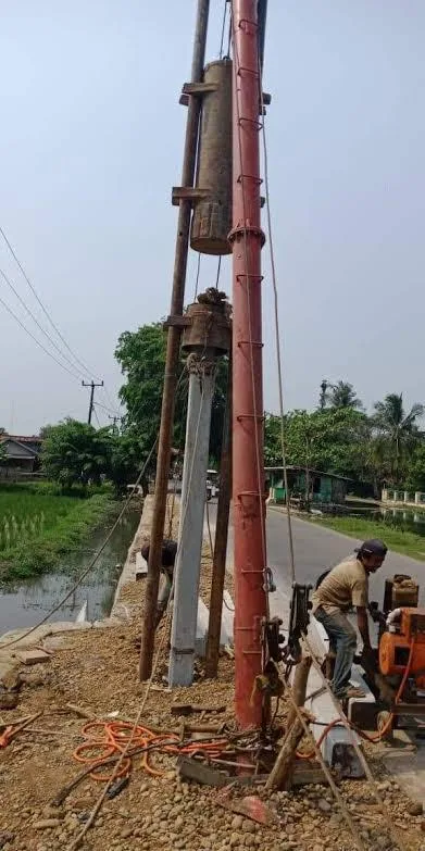 tiang pancang beton Alat pancang labrang hammer PT. Mitra Kontraktor Bangunan
