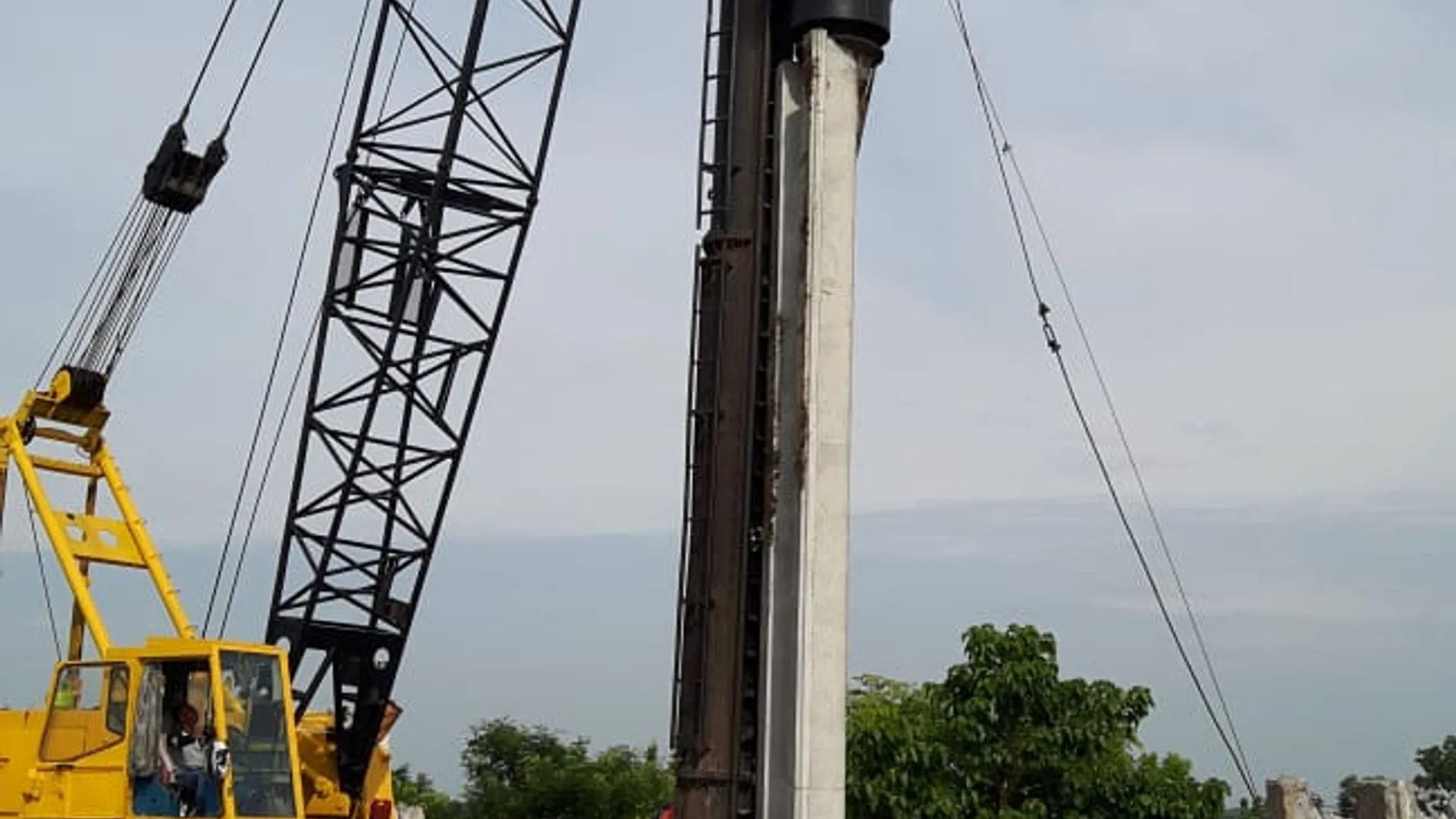 Drop hammer diesel memancang tiang beton precast