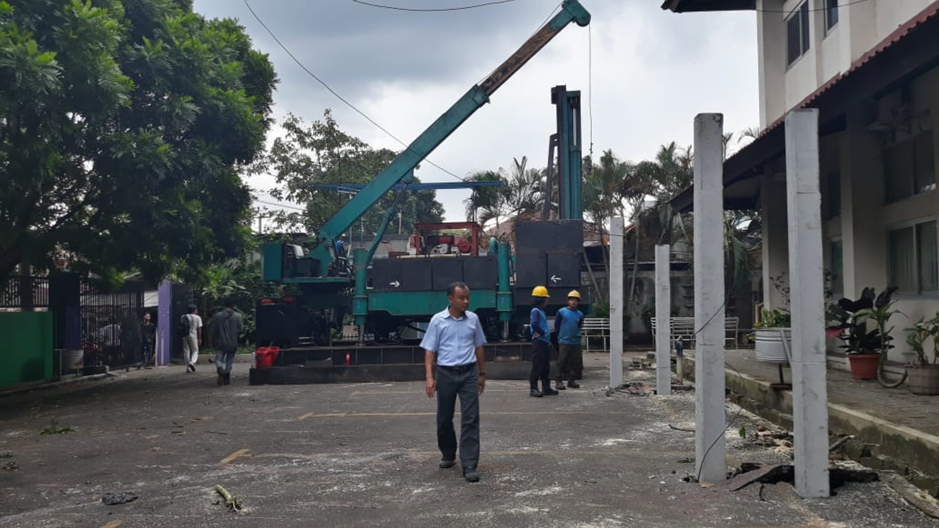 Pemancangan tiang pancang square pile dengan hydraulic static pile driver PT. Mitra Kontraktor Bangunan
