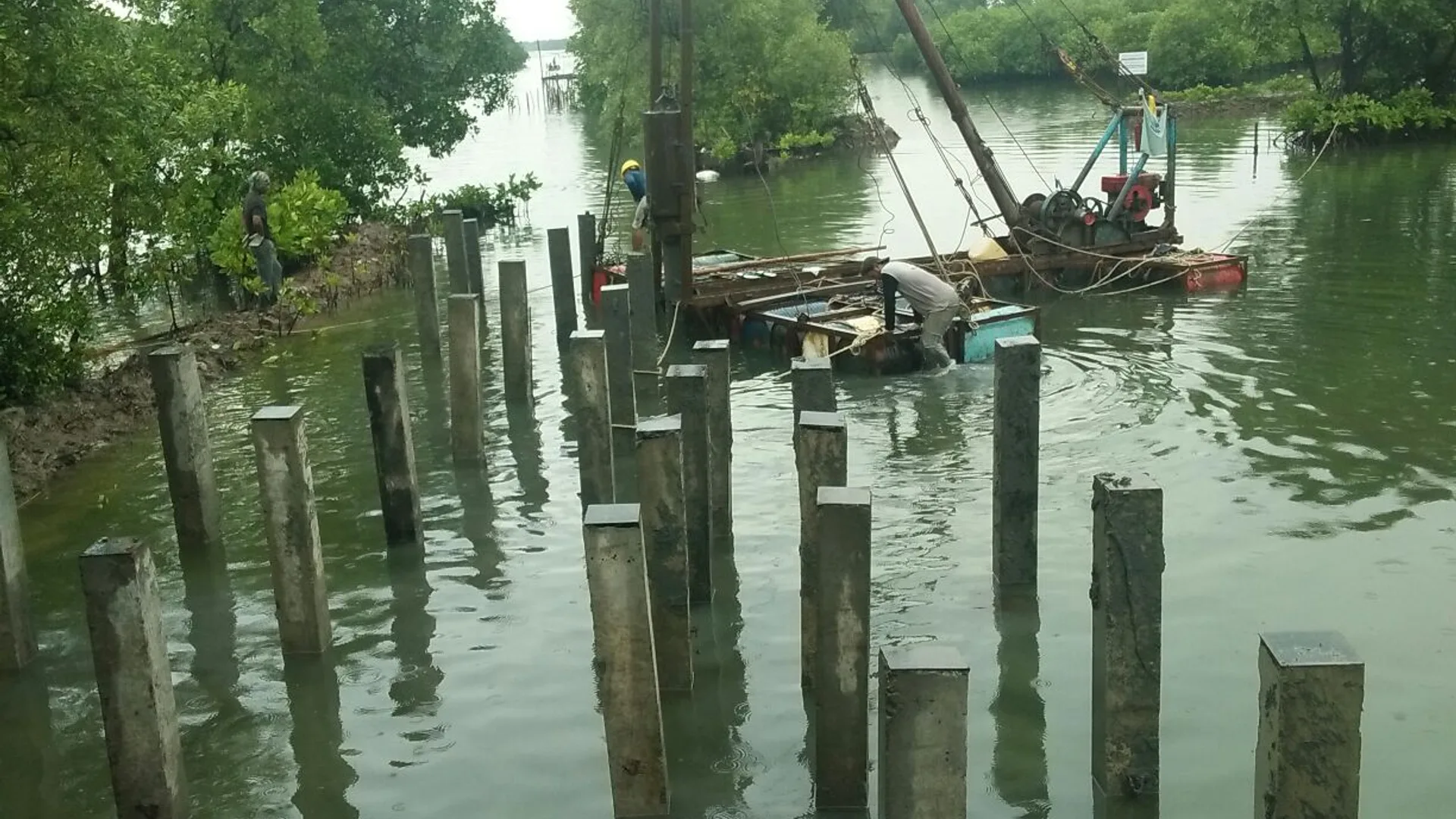 Pemancangan tiang pancang dermaga